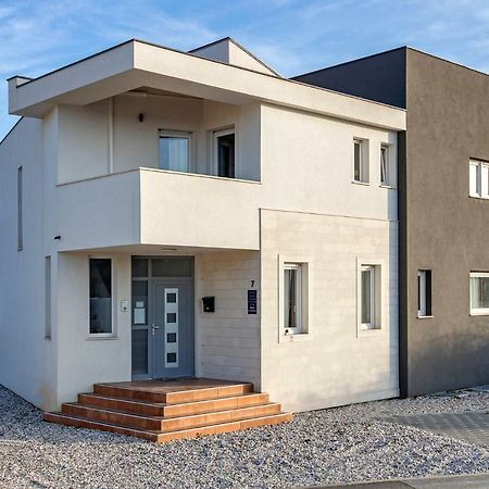 Apartments Peti 普拉 外观 照片