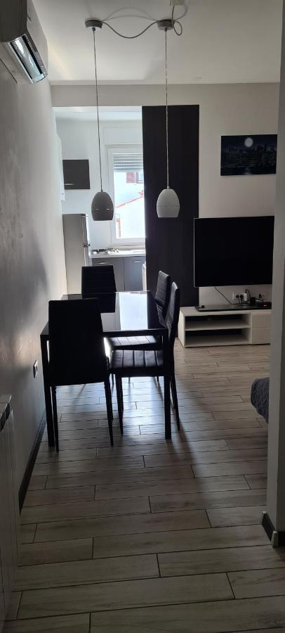 Apartments Peti 普拉 外观 照片
